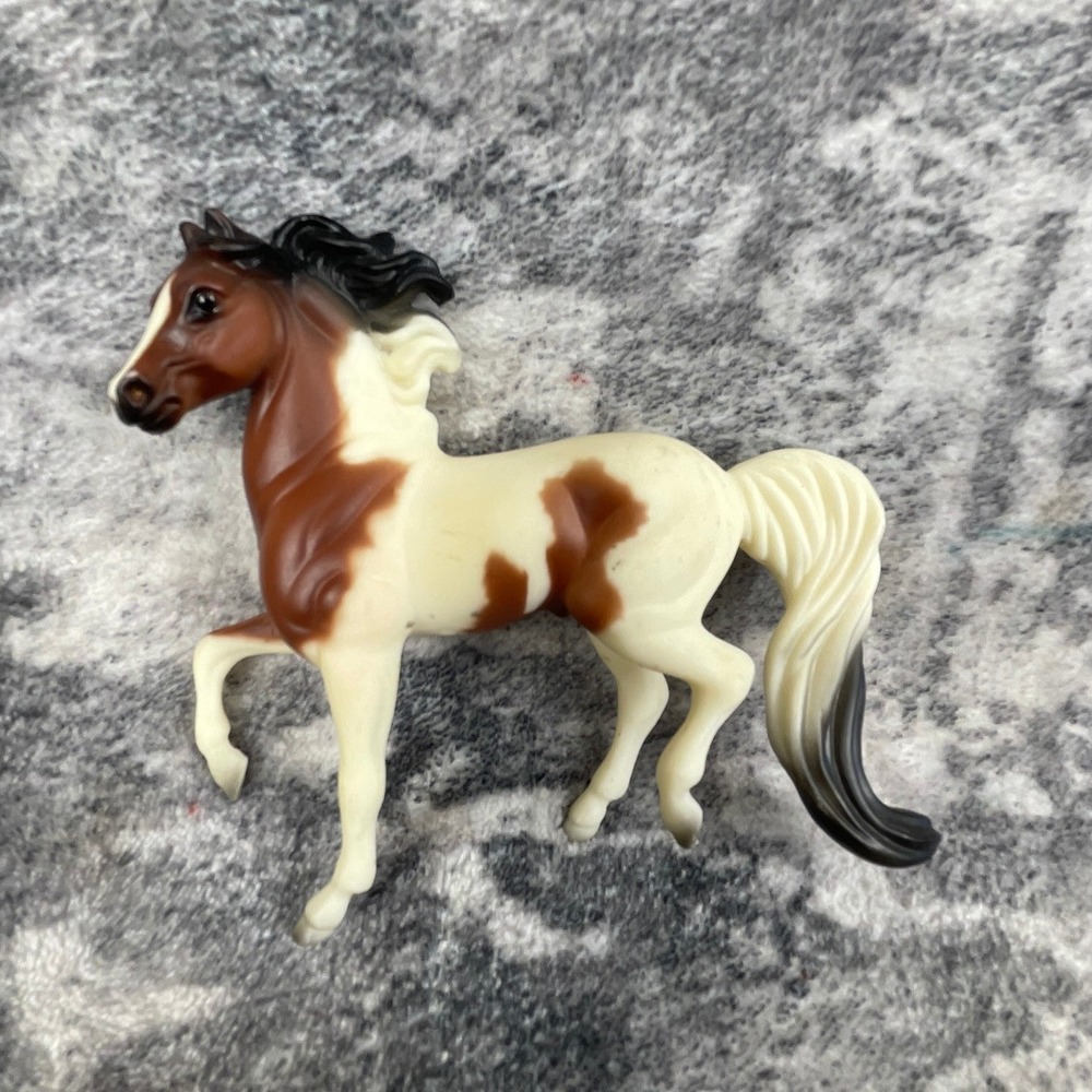Vtg 1999 Breyer Prancing Bay Pinto Horse Westerncore Tan White Decor